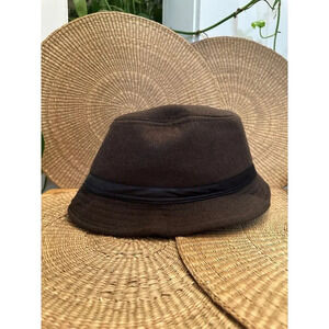 Brown youth, hat, Halloween costume